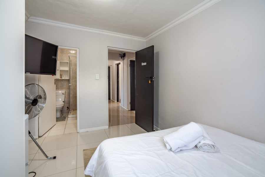 8 Bedroom Property for Sale in Milnerton Ridge Western Cape